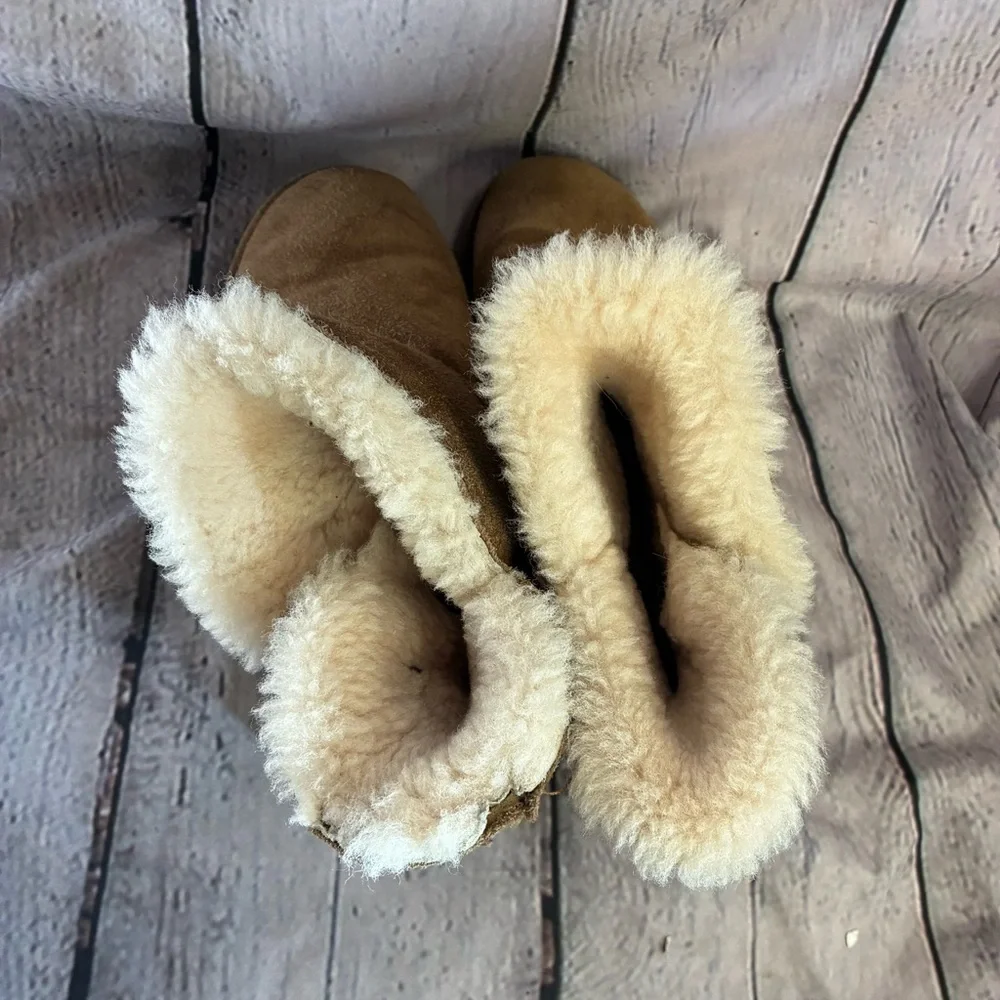 BearPaw Women’s Tan Winter Insulated Cozy Comfy Slip On Boots Size 9‎ AS IS